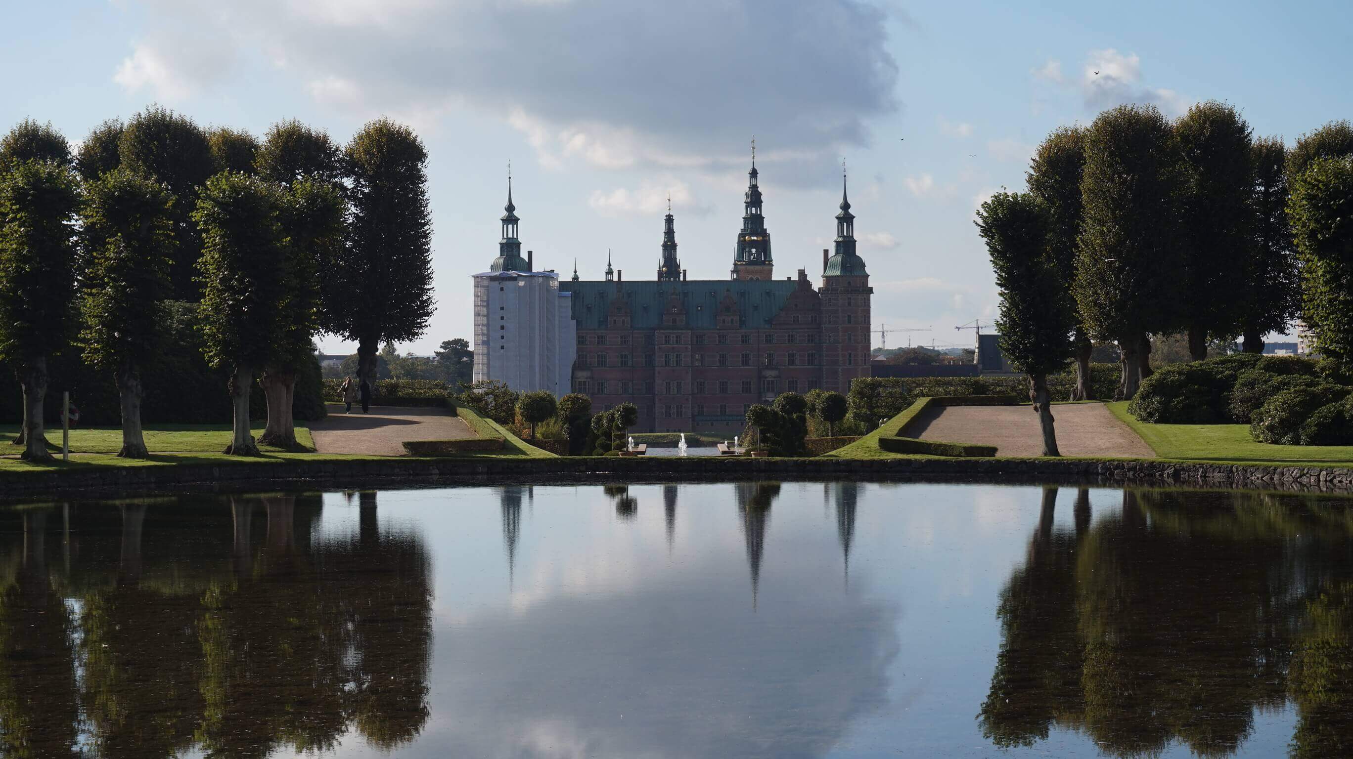 a photo of Fredriksborg Castle from the park